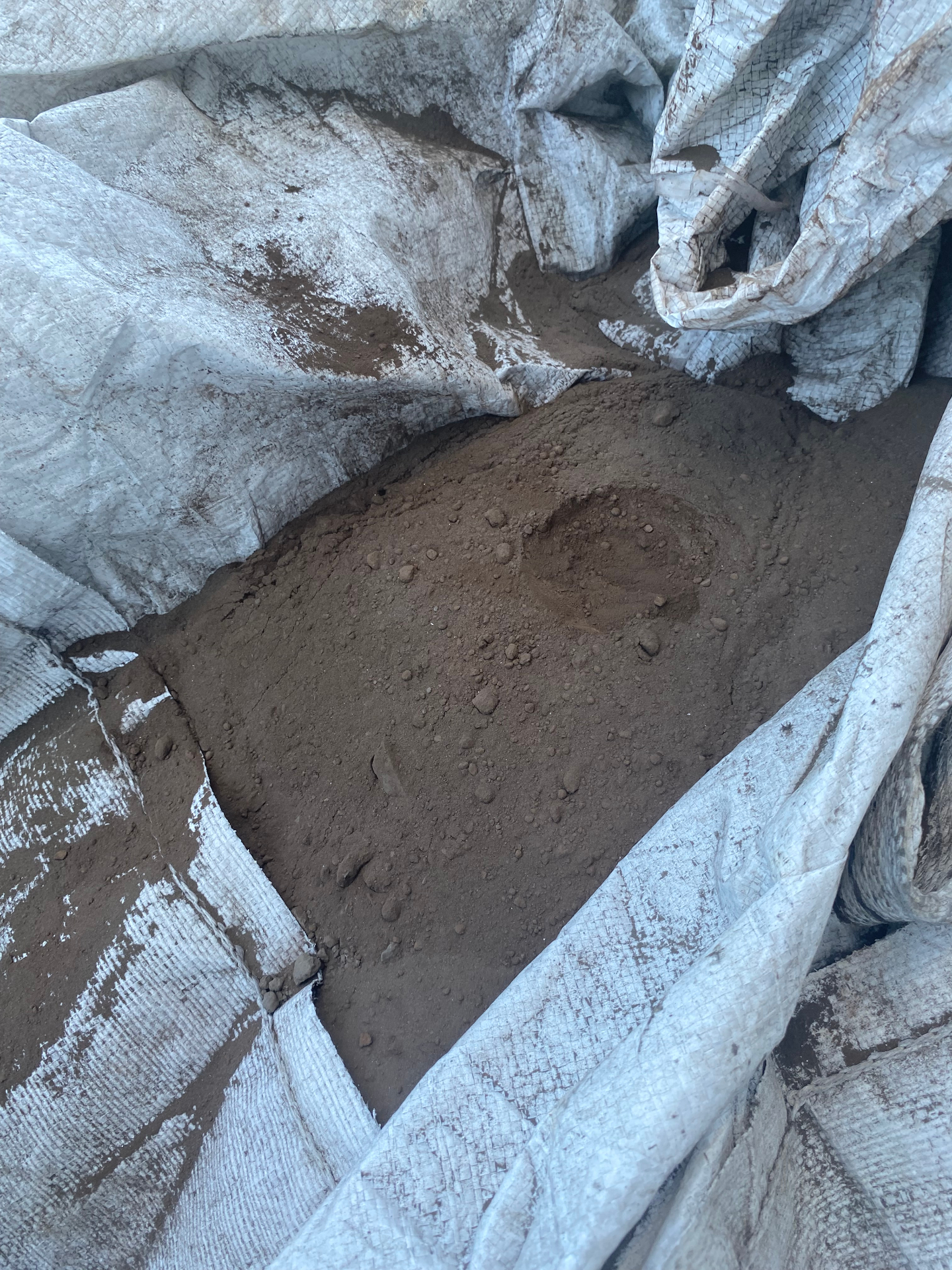 Minerals in bulk storage bags